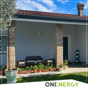 Ristrutturazione a Ferrara con agevolazione Superbonus 110%:  - Realizzazione di coibentazione perimetrale (cappotto), - Realizzazione centrale termica e building automation, - Sostituzione infissi, - Impianto solare termico, - Impianto fotovoltaico con sistema di accumulo, - Stazione di ricarica elettrica.