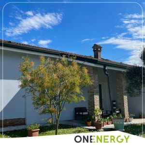 Ristrutturazione a Ferrara con agevolazione Superbonus 110%:  - Realizzazione di coibentazione perimetrale (cappotto), - Realizzazione centrale termica e building automation, - Sostituzione infissi, - Impianto solare termico, - Impianto fotovoltaico con sistema di accumulo, - Stazione di ricarica elettrica.